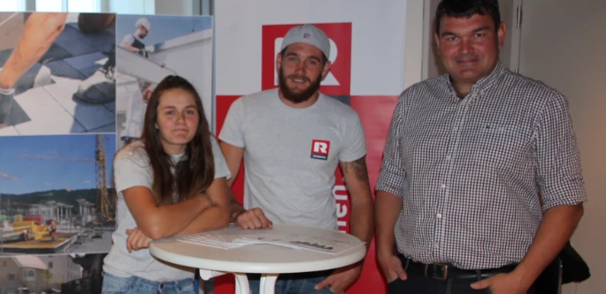 Selina Fussenegger (Lehrling), Benjamin Fussenegger (Polier) sowie Simon Aberer (Bauleiter) vertraten Rhomberg bei der Lehrlingsbörse. Selina Fussenegger (Lehrling), Benjamin Fussenegger (Polier) sowie Simon Aberer (Bauleiter) vertraten Rhomberg bei der Lehrlingsbörse.